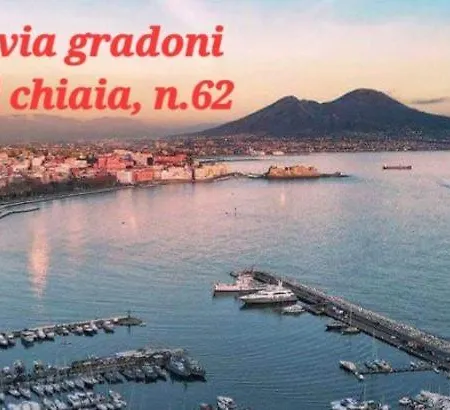 Gradoni Di Chiaia 62 Апартаменты *