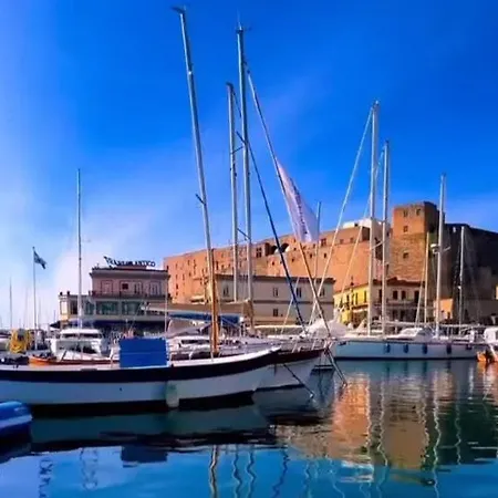 Gradoni Di Chiaia 62 *